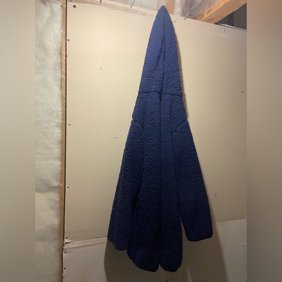 Urban Outfitters Reversible Sherpa Sweater - Picture 3 of 5